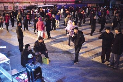 16�������������������ǅ^(q��)�tɏ�V��(ch��ng)���轡����һ����������ԒͲ�߸衣���A�r(sh��)��(b��o)ӛ��������z